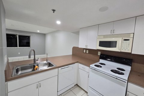 Copropriété à louer à Hialeah, Floride: 2 chambres, 97.55 m2 № 1942032 - photo 11