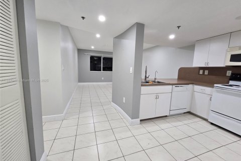 Copropriété à louer à Hialeah, Floride: 2 chambres, 97.55 m2 № 1942032 - photo 8