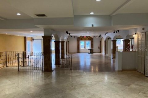 Propiedad comercial en alquiler en Tampa, Florida, 383.22 m2 № 1743384 - foto 8