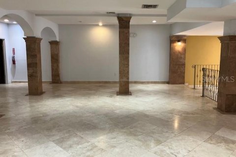 Propiedad comercial en alquiler en Tampa, Florida, 383.22 m2 № 1743384 - foto 5