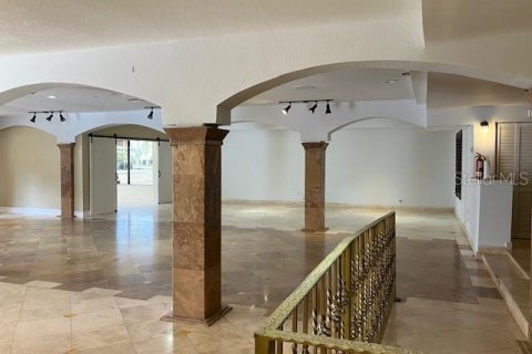 Propiedad comercial en alquiler en Tampa, Florida, 383.22 m2 № 1743384 - foto 4