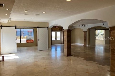 Propiedad comercial en alquiler en Tampa, Florida, 383.22 m2 № 1743384 - foto 3