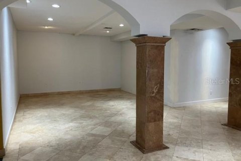 Propiedad comercial en alquiler en Tampa, Florida, 383.22 m2 № 1743384 - foto 6