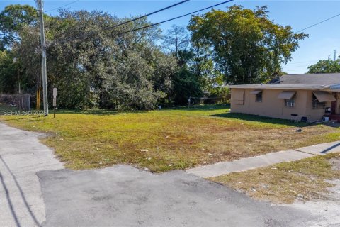 Terrain à vendre à Fort Lauderdale, Floride № 2010706 - photo 2