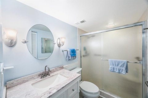 Condo in Largo, Florida, 2 bedrooms  № 1565216 - photo 12
