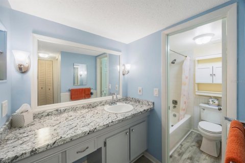 Condo in Largo, Florida, 2 bedrooms  № 1565216 - photo 24