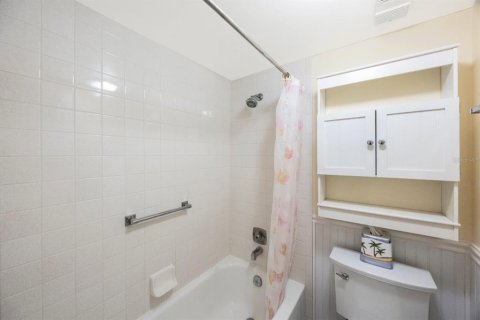 Condo in Largo, Florida, 2 bedrooms  № 1565216 - photo 25