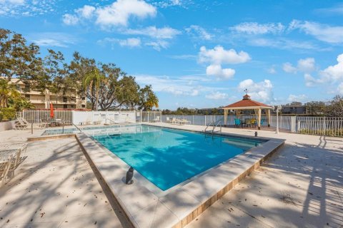 Condo in Largo, Florida, 2 bedrooms  № 1565216 - photo 30