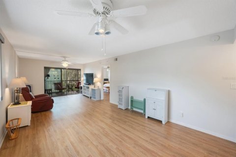 Condo in Largo, Florida, 2 bedrooms  № 1565216 - photo 15