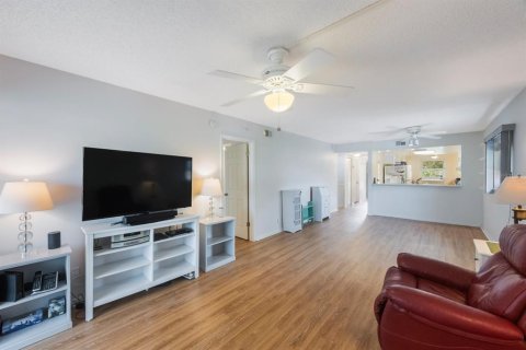 Condo in Largo, Florida, 2 bedrooms  № 1565216 - photo 19