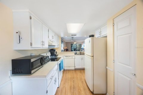 Condo in Largo, Florida, 2 bedrooms  № 1565216 - photo 6