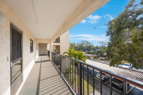 Condo in Largo, Florida, 2 bedrooms  № 1565216 - photo 2