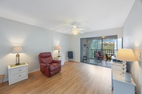 Condo in Largo, Florida, 2 bedrooms  № 1565216 - photo 17