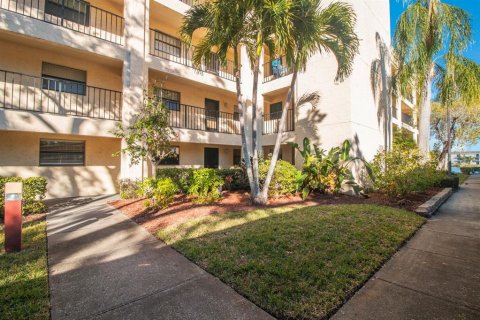 Condo in Largo, Florida, 2 bedrooms  № 1565216 - photo 1