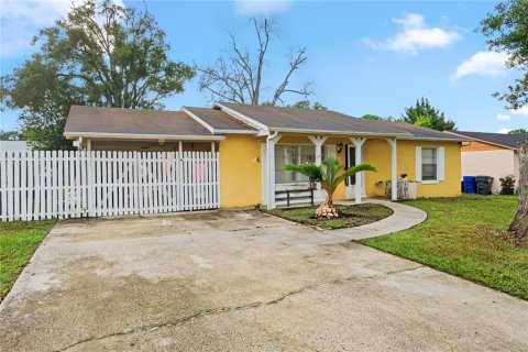 House in Ocoee, Florida 2 bedrooms, 114.46 sq.m. № 1900170 - photo 1