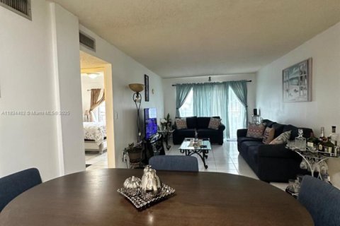 Condominio en venta en Hialeah, Florida, 2 dormitorios, 76.18 m2 № 1816521 - foto 11