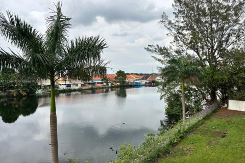 Condominio en venta en Hialeah, Florida, 2 dormitorios, 76.18 m2 № 1816521 - foto 23