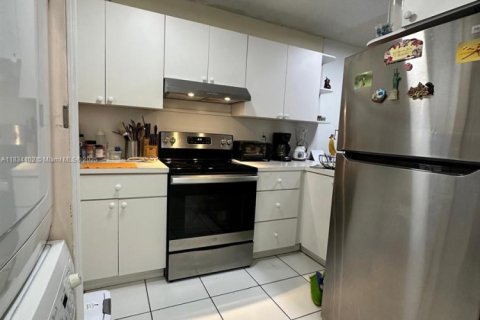 Condominio en venta en Hialeah, Florida, 2 dormitorios, 76.18 m2 № 1816521 - foto 8