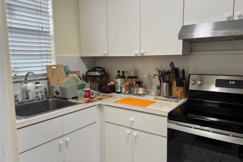 Condominio en venta en Hialeah, Florida, 2 dormitorios, 76.18 m2 № 1816521 - foto 5