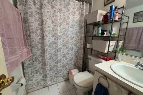 Condominio en venta en Hialeah, Florida, 2 dormitorios, 76.18 m2 № 1816521 - foto 18