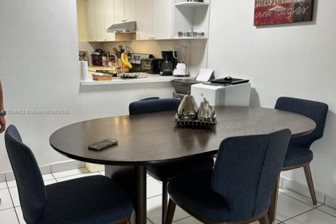 Condominio en venta en Hialeah, Florida, 2 dormitorios, 76.18 m2 № 1816521 - foto 10