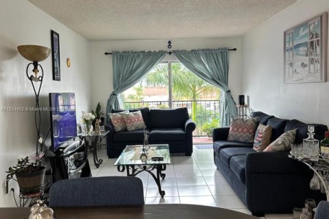 Condominio en venta en Hialeah, Florida, 2 dormitorios, 76.18 m2 № 1816521 - foto 12