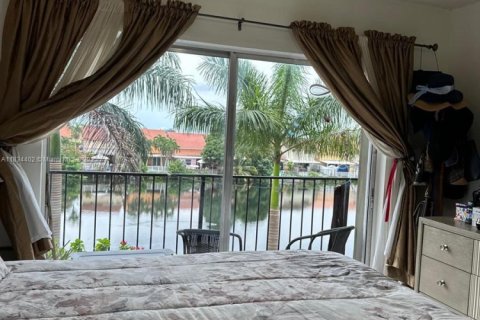 Condominio en venta en Hialeah, Florida, 2 dormitorios, 76.18 m2 № 1816521 - foto 15