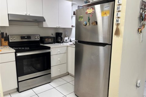 Condominio en venta en Hialeah, Florida, 2 dormitorios, 76.18 m2 № 1816521 - foto 6