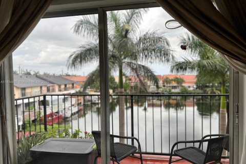 Condominio en venta en Hialeah, Florida, 2 dormitorios, 76.18 m2 № 1816521 - foto 16