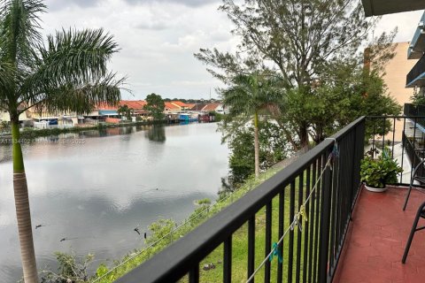 Condominio en venta en Hialeah, Florida, 2 dormitorios, 76.18 m2 № 1816521 - foto 24