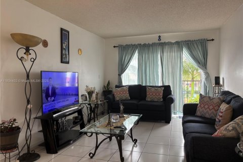 Condominio en venta en Hialeah, Florida, 2 dormitorios, 76.18 m2 № 1816521 - foto 4