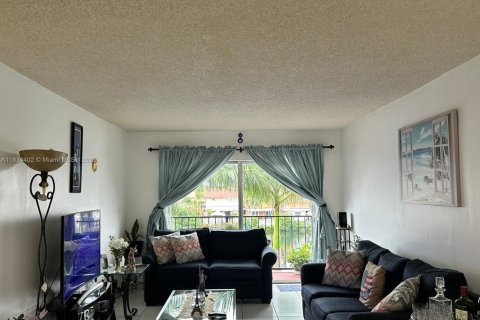 Condominio en venta en Hialeah, Florida, 2 dormitorios, 76.18 m2 № 1816521 - foto 3
