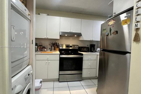 Condominio en venta en Hialeah, Florida, 2 dormitorios, 76.18 m2 № 1816521 - foto 7