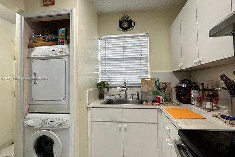 Condominio en venta en Hialeah, Florida, 2 dormitorios, 76.18 m2 № 1816521 - foto 9