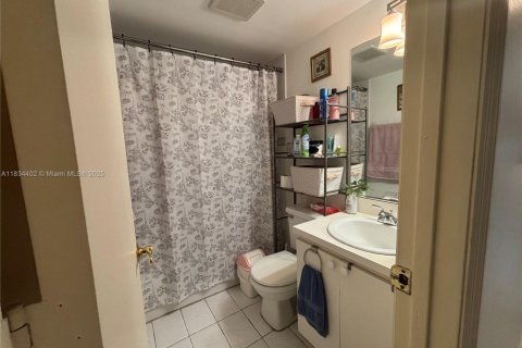 Condominio en venta en Hialeah, Florida, 2 dormitorios, 76.18 m2 № 1816521 - foto 19