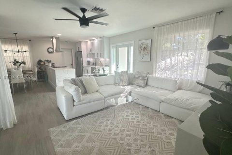 Villa ou maison à louer à Oakland Park, Floride: 3 chambres, 126.9 m2 № 1976955 - photo 2