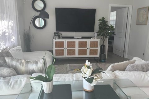 Villa ou maison à louer à Oakland Park, Floride: 3 chambres, 126.9 m2 № 1976955 - photo 4