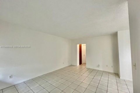 Condominio en alquiler en Coral Gables, Florida, 1 dormitorio, 52.49 m2 № 2011173 - foto 6