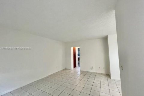 Condominio en alquiler en Coral Gables, Florida, 1 dormitorio, 52.49 m2 № 2011173 - foto 5
