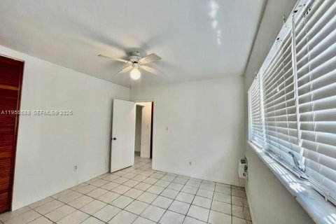 Condominio en alquiler en Coral Gables, Florida, 1 dormitorio, 52.49 m2 № 2011173 - foto 11