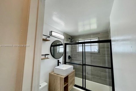 Condominio en alquiler en Coral Gables, Florida, 1 dormitorio, 52.49 m2 № 2011173 - foto 13