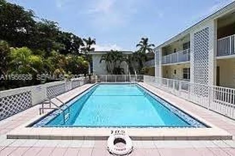 Condominio en alquiler en Coral Gables, Florida, 1 dormitorio, 52.49 m2 № 2011173 - foto 16