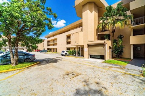 Condo in Miami, Florida, 2 bedrooms  № 2017746 - photo 18