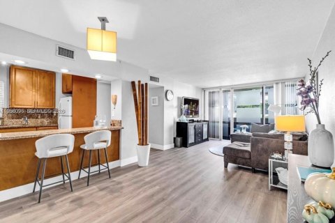 Condo in Miami, Florida, 2 bedrooms  № 2017746