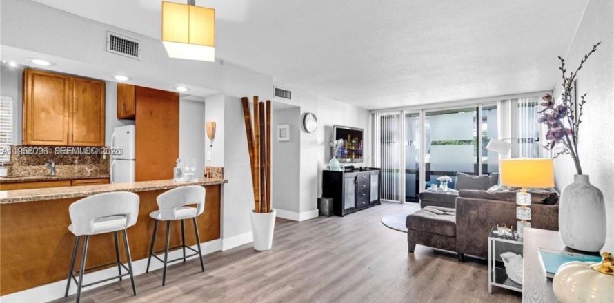 Condo in Miami, Florida, 2 bedrooms  № 2017746