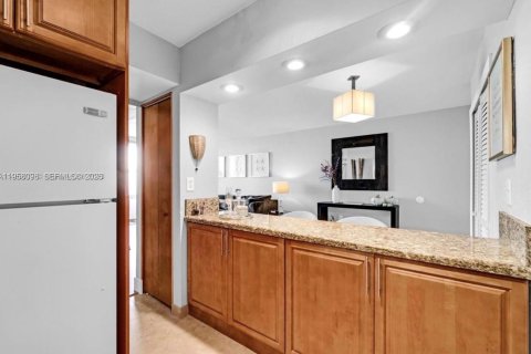 Condo in Miami, Florida, 2 bedrooms  № 2017746 - photo 7