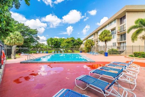 Condo in Miami, Florida, 2 bedrooms  № 2017746 - photo 26