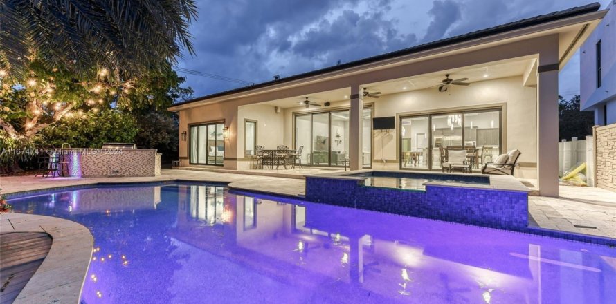 House in Fort Lauderdale, Florida 3 bedrooms, 257.34 sq.m. № 1807570