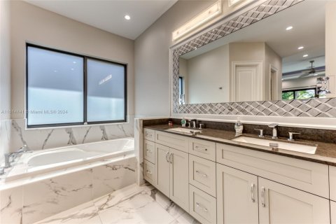 House in Fort Lauderdale, Florida 3 bedrooms, 257.34 sq.m. № 1807570 - photo 21