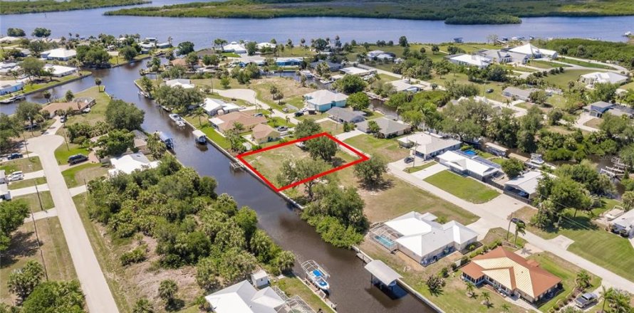 Land in Punta Gorda, Florida № 1688252